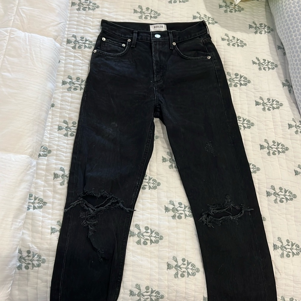 Agolde Black Denim! Straight leg, frayed hem, distressed knees! Cherie Jean!
